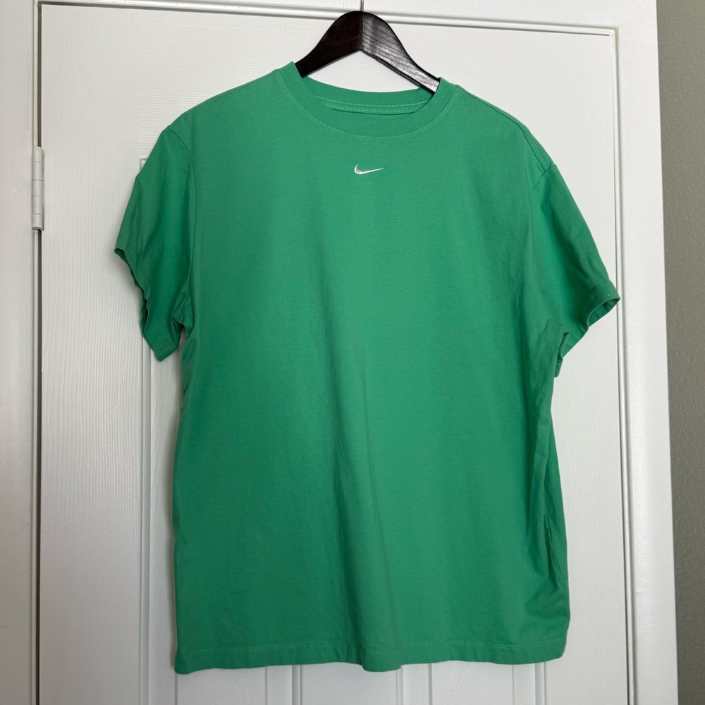 Nike Women’s Loose Fit Green Short Sleeve Tee
